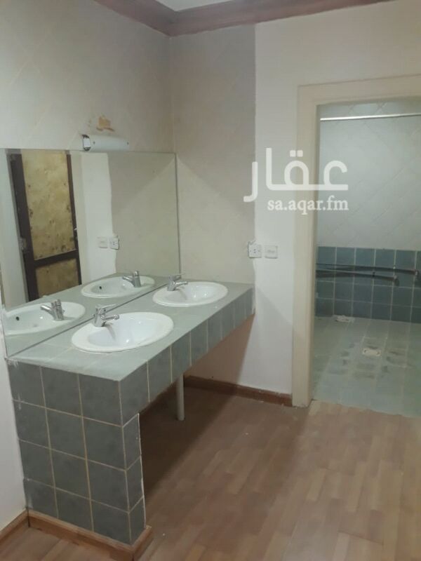 1585518 شقة للإيجار عوائل حي المغرزات
شارع جرير إبن عبدالله
3غرف وصالة ومجلس
و3 دورات مياه ومطبخ
راكب مطبخ
بدون مكيفات
تشطيب سوبر لوكس
راكب مصعد بالعمارة