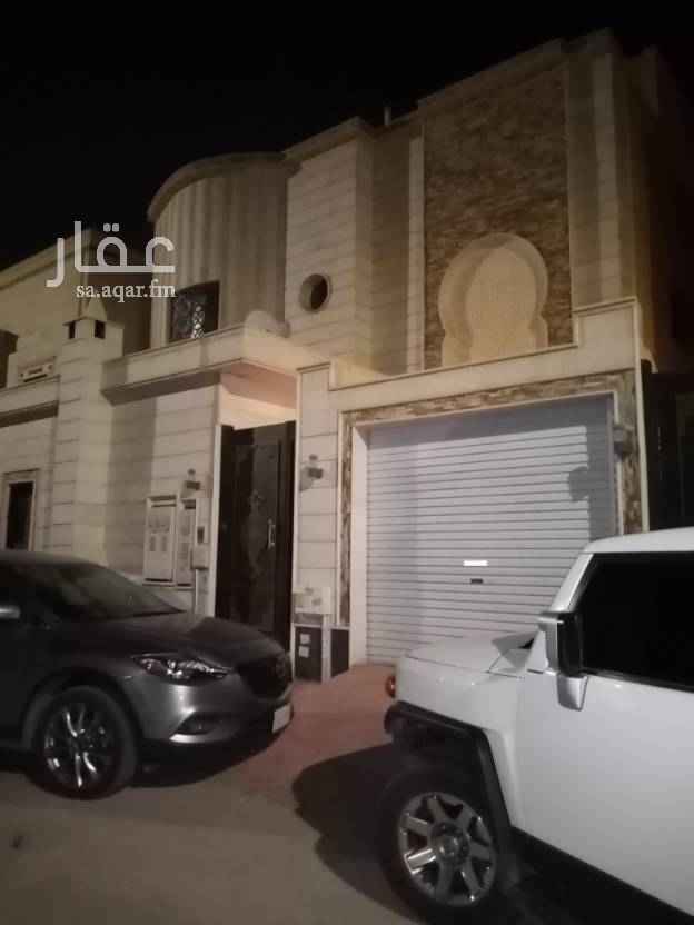 1681151 شقة للايجار بحي الرمال الخنيني دور أول مدخلين ٣ غرف وصالة ومطبخ راكب ودورتين مياه عداد كهرباء مستقل
ومعها غرفه حارس