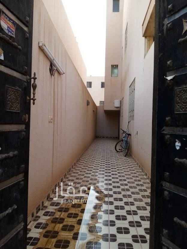 1758236 شقة للايجار بحي المونسيه قريبه من جميع الخدمات دور أول مدخلين ٣ غرف وصالة ومطبخ ودورتين مياه عداد كهرباء مشترك