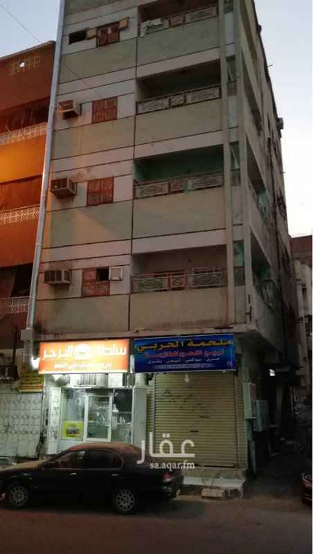1367015 عماره مساحتها ١١٤ م مكونه من ٤ ادور كل دور شقتيين ومحلق ومستودع ومحليين دخلها السنوى ٨٠ الف