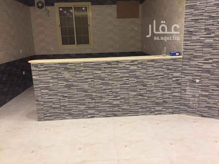 1504436 شقه بحي الواحه الفهد سابق
مكونه من خمس غرف وصاله ومطبخ ٣ دورات مياه وموقف سياره وخزان مستقل.