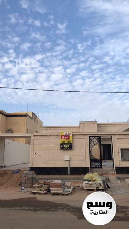 1349716 مسطح البناء 470
مشب تراثي + مجلس رجال
مقلط + صالة مفتوحة
مجلس حريم + اربع غرف نوم
مطبخ ومستودع
حوش خلفي كبير مع احواش اماميه كبيره
واجهه حجر
تشطيبات فخمه جدا .