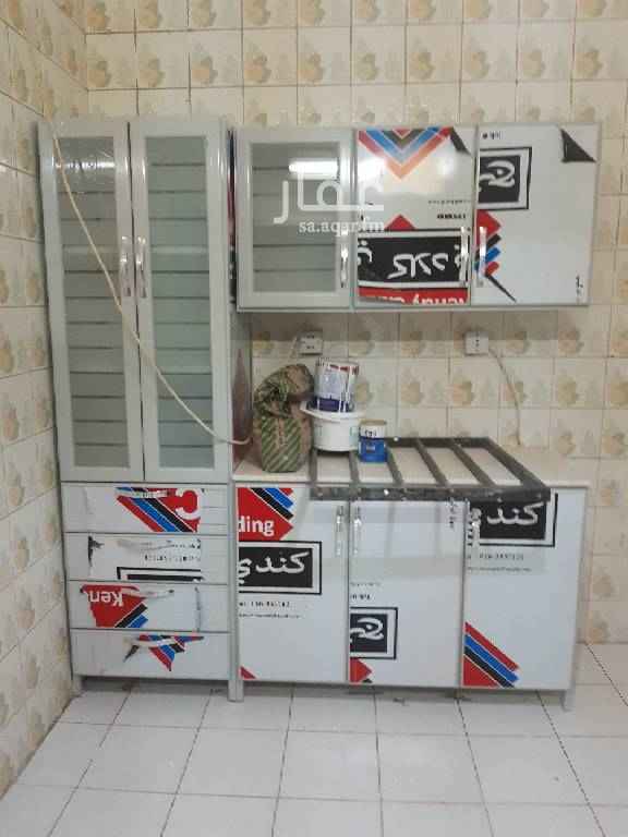 1759823 شقه للايجار
بحي الورود
قريبه من شارع
مساعدالعنقري
مكونه من
٣غرف وصاله
وحمامين
ومطبخ
مطبخ راكب
بدون مكيفات