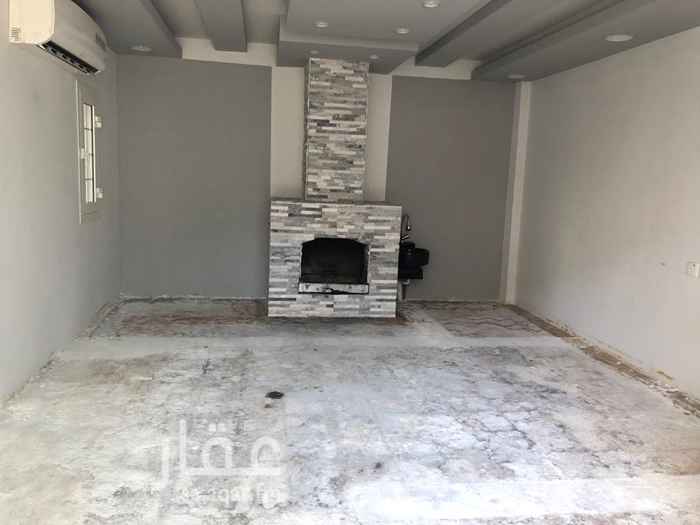 1296106 للايجار دور ارضي ف حي قرطبه بالخبر🏡،،، حي راقي وهادي جداا👍🏻 قريب من مستشفي المواساه ومدارس سعد ونادي النهضه وكمباوند الكناري موقع مميز جدااا،،، مكيف تكيف كامل سبلت،،،مكون حوش وكراج سياره وملحق خارجي جميل فيه مشب وحديقه خارجيه🌿🌿،، ومقلط ومستودع وثلاث غرف نوم وصاله كبيره جداا ارضيه باركيه مقاس 10 متر في 7 ومطبخ وثلاث حمامات،، عداد كهربا مستقل،،