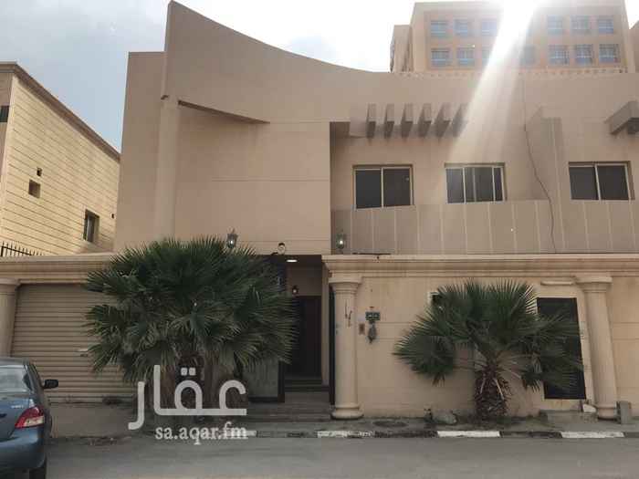 1474304 فيلا دبلكس تتكون من دورين وملحق
الدور الارضي :- صالة مع مجلس ومقلط وحوش وقراج وغرفة سائق ودورتين مياه
الدور الاول :- اربع غرف نوم اثنان منهم ماستر وفيه حمام يخدم غرفتين
الدور الثاني :- غرفة غسيل مع غرفة خادمة و سطح كبير