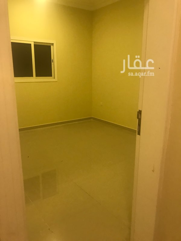 1699574 شقة تتكون من غرفتين وصاله وحمام ومطبخ بالدور الثاني