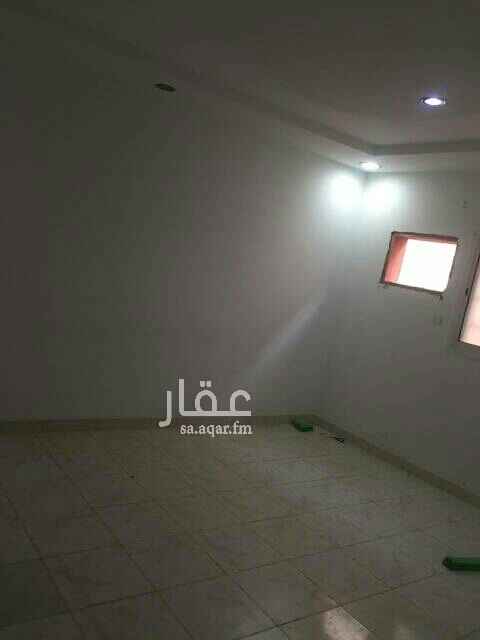 1573696 شقه الايجار 3غرف وصاله مستخدم نضيف دور اول عداد كهرب مستقل 1000شهري او سنوي 10000الف ريال علي شارع احمد بن الخطاب