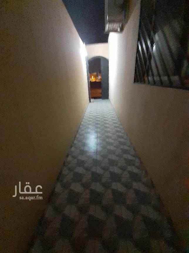 1650095 شقه لايجار مجدده ٤غرف مع السطح المويا واصله الكهرب مستقل دور ثاني ملحق مقابل مترو ماركت