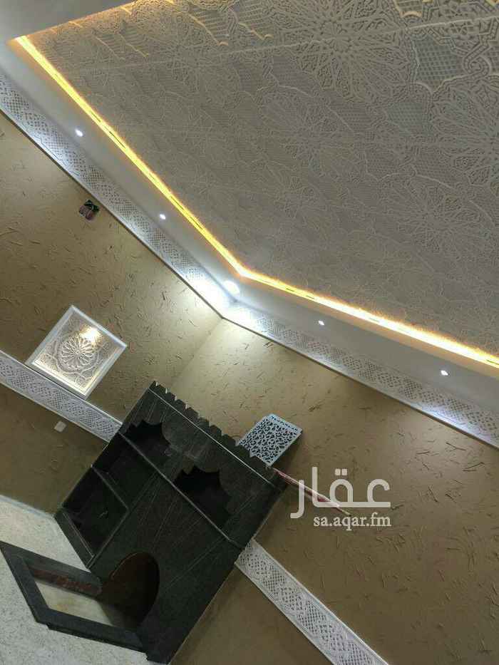 1503089 فيلا مساحه ٤٥٠ في القيروان شارعها ٢٠ واجهتها شوق مسروق وثلاث غرف وصاله فوق مع اوفيس ودورتين مياه سطح غسيل وغرفه بدوره مياه وسطح شقتين اربع ودورتين مياه ومطبخ لكل شقه وسطح للشقه العلويه سوم مليونين و٢٠٠