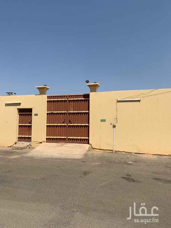 1761292 استراحة للبيع مساحة ٣٧٥
حاليا موجرة ب ١٥ الف
فيها مجلس ومطبخ وصالة ودورة مياه