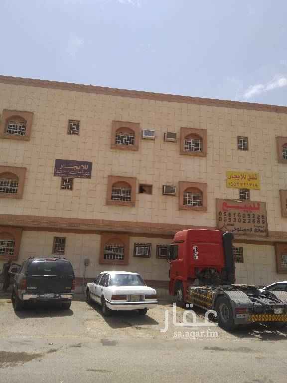 1644855 للبيع عمارة تجارية بالنسيم الشرقي قريب من الحرس الوطني وقريب من خريص شارعين 30شمالي و15غربي 3ادوار مؤجرة عزاب بها 24شقة منها 12شقة غرفتين وصالة وحمام ومطبخ ومنها 12شقة غرفة وحمام ومطبخ الحد 3مليون ريال للتواصل 0533623448او 0593746028او 0590864848مجموعة العبيد للعقارات