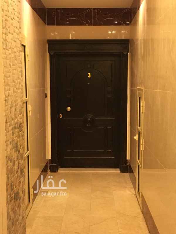 1560442 شقة من اربع غرف كبيرة وصالتين وحدة وسط ووحدة كبيرة ومطبخ وحمامين