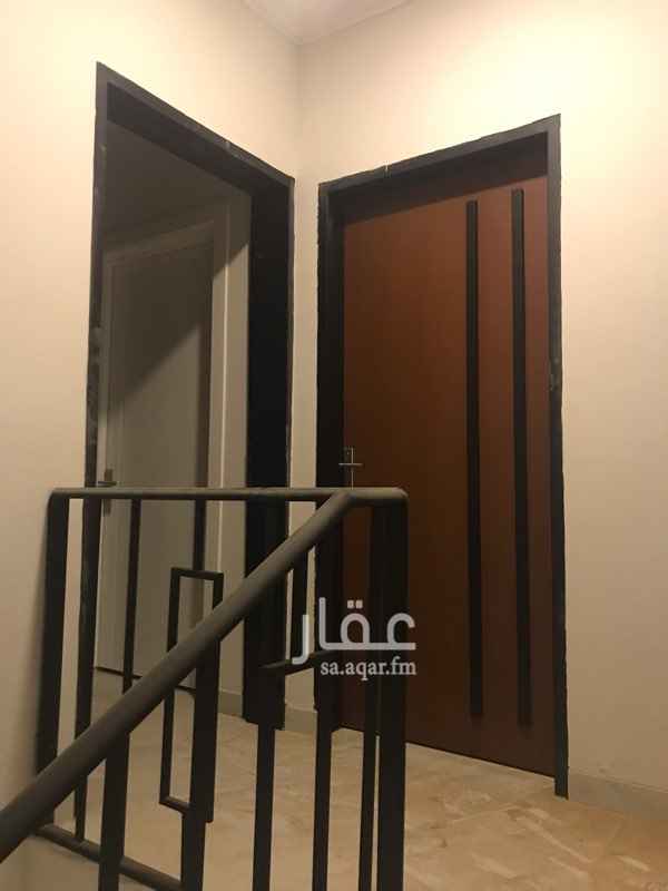 1660420 بسم الله توكلنا على الله
شقة بالدور الثالث (السطح) مدخل خاص للشقة
مدخل الحوش مشترك
مكونه من :
مدخلين للشقة
مجلس رجال ٤*٤.٥ مع دورة مياه مستقل
صاله ٥*٤
غرفتبن نوم كبيرة ٣*٤
دوره مياه
مطبخ غير راكب
عداد كهرب مستقل
مكيفات سبلت غير راكبة
ملاحظة / يوجد سطح كبير
السعر شامل الموية بالسنة
للمعاينة يرجى التواصل معنا على الجوال او الواتس لفتح الشقة
الموقع المكتب