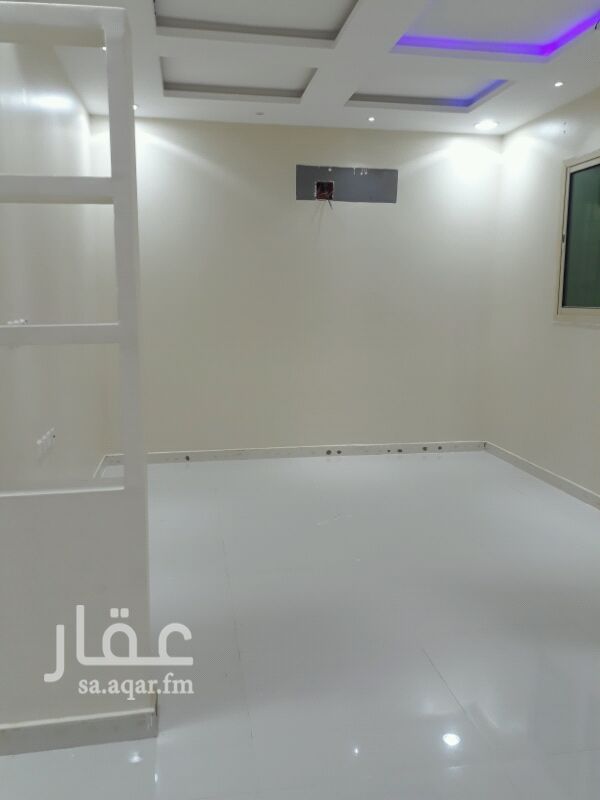 1298200 دور ارضي الايجار في حي الرمال التعمير ٣غرف نوم مجلس ام قلط مشب مجلس حريم وصاله ملاحظه المطبخ راكب الايجار الشهري 3000الف والسنوي 35الف