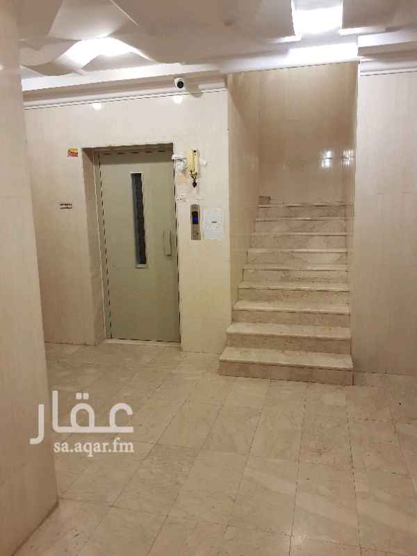 1401385 ٤ غرف وصاله ومطبخ و٣ دورات مياة احد الغرف ماستر المكيفات والمطبخ راكبة حي الملقا ٣٠.٠٠٠الف ريال