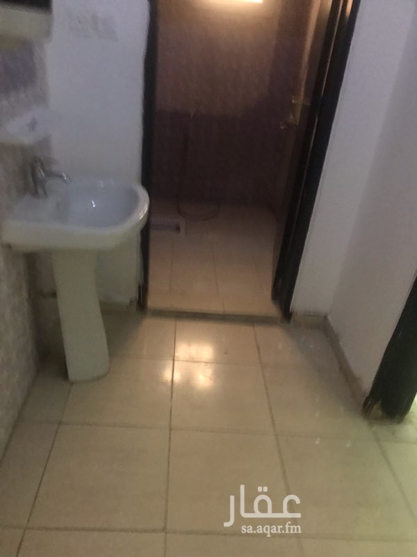 1740946 سلام عليكم ورحمة الله وبركاته إخواني أحبتي هذي في الا 370 السعر 16,000 ريال مضروب بوية في حي الدار البيضاء يوجد فيها ثلاث غرف + مقلط مجلس +3 حمام للاستفسار على الرقم 059 480 1441