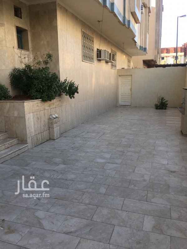 1379178 عماره علي حرف T علي شارع 25...مساحتها 625 متر..اربعه ادوار وملحق وبدروم .الدور الأرضي والأول والثاني شقتين من 3غرف وصاله وحمامين ومطبخ
الدور الثالث شقه كامله على نظام فيلا 6 غرف الغرف 5*5..5*7. وصالتين مفتوحه علي بعضها ماشاءالله 7 *13..ومطبخين و 4 حمامات ديكورات جبسيه راقيه جداً الدور الرابع بمكيفاته ومطبخ راقي...السطوح قسمين 25% ...3غرف ومنافعها وبقية السطوح فارغ البدروم شقتين من غرفتين ومنافعهم. المجموع 10شقق كما يوجد 2غرف للسائقين بحمماتها ومطابخها ..الواجهه رخام والمدخل رخام كما يوجد ب