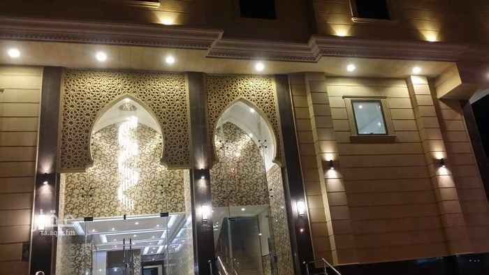 1450055 توجد محلات ايجارها السنوي (١٥٠ الف )فتحات مفتوحه على بعض بطول٢٢م وعمق ٩،٥ بمساحة ٢٠٠م٢ تقريبا ...على شارع عبدالله بن العباس التجاري ..الميزان له مدخل مستقل مكون من مكاتب بمساحة (٢٠٠م٢) ومعرض خدمات بمساحة اجماليه (٢٥٠م٢) تؤجر مع بعضها .... اعتذر الموقع غير دقيق للتواصل واتس واتصال أم حماده(0595111956)
