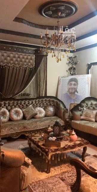 1598746 شقه تمليك بحي المروه ٢ مخطط الحرمين... مساحتها(١٤٠م٢) تتكون من ٤غرف وصاله ومطبخ وتلات حمامات... موقف خاص ... خزان مستقل علوي وسفلي ... في الدور التاني خلفيه عمر العماره ٤ سنوات ... السعر(٤٢٥ ألف شامل الدلاله ) اعتذر الموقع غير دقيق للتواصل واتس واتصال أم حماده(0595111956)