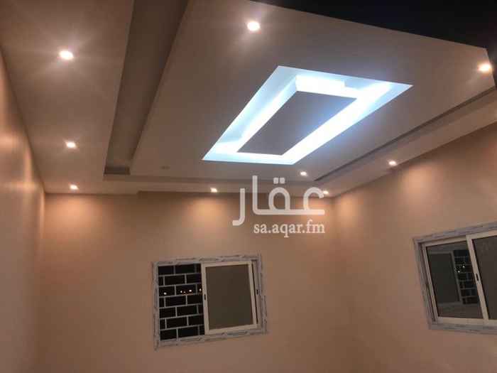1692665 شقة عبارة عن الدور الاول بعد الارضي كامل مساحة البناء240متر مدخل مستقل من الحوش +مدخل ودرج مستقل
مدخلين مدخل رجال ومدخل نساء
يوجد بالشقة خمسة مكيفات اسبلت راكبة
شبابيك وجدران معزولة حراري
كهرباء مستقلة وخزان موية مستقل