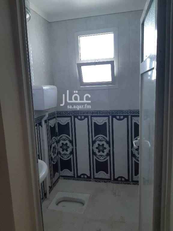 1696896 شقة جديدة علوية الدور الاول المساحة ٢٠٥ تقريبا مكونة من ست غرف وصالة ومطبخ وثلاث دورات مياه تشطيب مميز وقريبة من الخدمات
