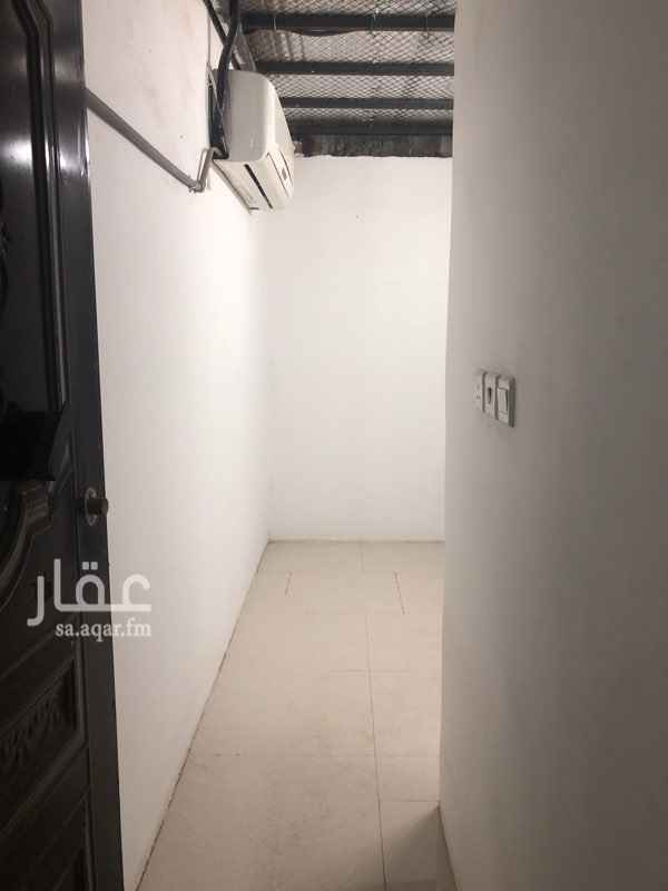 1585425 *غرفة واحدة مع حمام ودش*
*مجلى مطبخ خارجي*
*مدخل خاص للغرفة*
*مكيف سبلت*