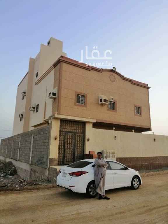 1676090 عماره جديده تتكون من ٥ شقق كل شقه ٤ غرف وصاله ٣ دورات مياه عليها صندوق عقاري ٥٠٠ الف وصاحب العقار يبغى كاش ٨٠٠ الف ويتحمل المشتري الصندوق