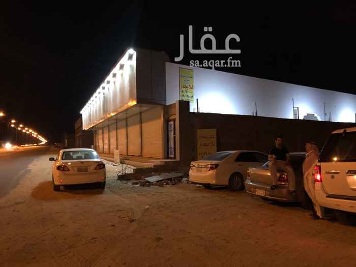 1537332 ٥ محلات تجارية و ٤ غرف بحمامتها و شقتين بغرفتين وصالة وحمامين لكل شقة.