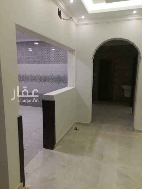 1571397 دور جديد. مستقل.. في الخبر حي الصواري العزيزيه مكون من مجلس ومقلط وصاله ومطبخ وثلاث غرف نوم ومجلس نساء وحوش ومدخل سياره للايجار ب ٤٠٠٠٠ الف قابل للتفاوض المعقول