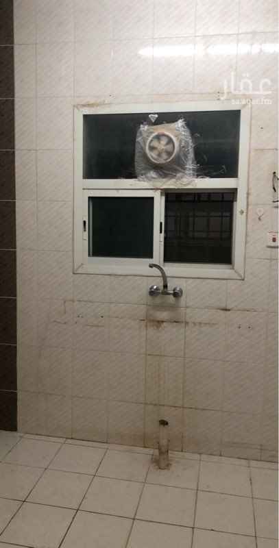 1691552 غرفتين وصالة جانبية ودورتين مياه ومطبخ ومجلس ومدخلين
رقم صاحب الشقة 0551862435