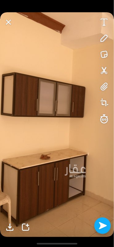 1287460 غرفة عزاب جديدها
في الرانونا
توجد فيها حمام و دالب صغير
وفيه مكيفين
يفضل ان يكون مستاجر خفيف لايهم سعودي او اجنبي
للتواصل عبر الواتس
الماء مجانا