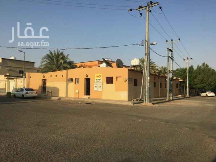 704541 بيت تشطيب ديلوكس مقسوم الى بيتين:
البيت الاول: الزاوية 9 غرف و 5 حمامات ومطبخ وعدادين كهرباء وخزان ارضي واخر علوي وعداد ماء واصل المشروع.
البيت الثاني:
13 غرفة و 5 حمامات ومطبخ وعدادين كهرباء وخزان ارضي واخر علوي وعداد ماء واصل المشروع.
الموقع متميز شارعين غربي 15 وجنوبي اكثر من 40 م..في وسط الشارع