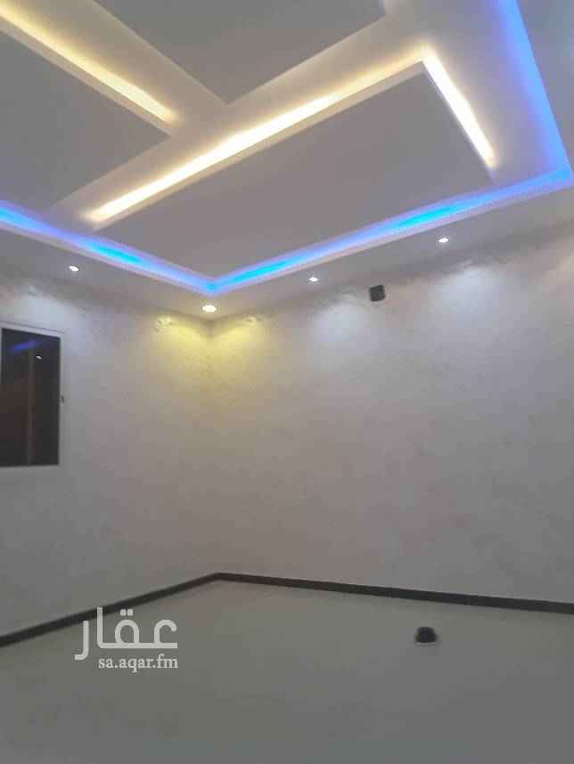 1458179 دور ارضي في حي الرمال التعمير جديد شارع 25جنوب غريب من شارع البجادي وطريق الدمام ومعى الدور في شقين للايجار لتواصل ابوفارس 0558253923