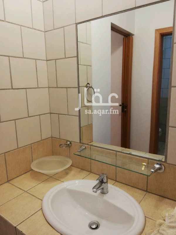 1676999 شقة ٤ وصالة راكب مكيفات ومطبخ ب ٣٥ الف