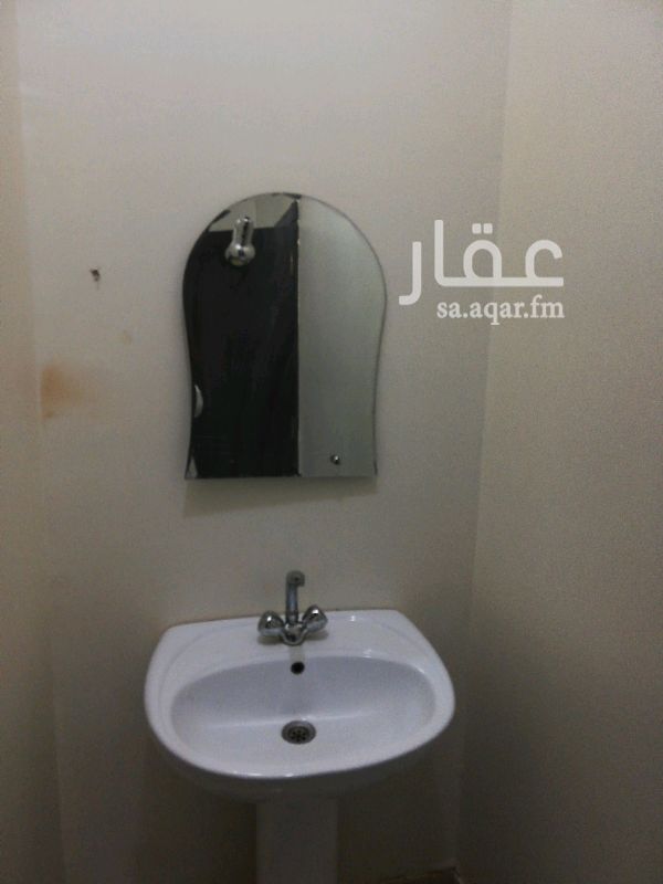 1694353 شقة ٣ وصالة ممتازة راكب مكيفات أسبلت ومطبخ في الصحافة يوجد باركنج للسيارات ب ٢٣ الف قابلة للتفاوض