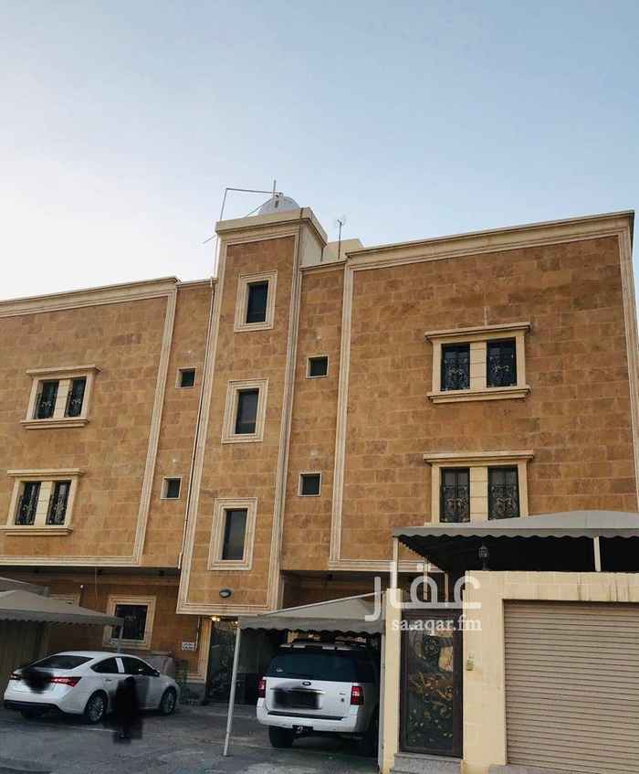 1702128 عرض مغري يوجد شقه تمليك تتكون من مجلس ومقلط وصاله وثلاث غرف نوم منها واحده ماستر روم ويوجد غرفة شغاله وغرفة غسيل المطبخ راكب والمكيفات .... الشقه معروضه التقبيل من البنك العقاري القسط الشهري ١٦٦٦ ريال بدون ارباح من البنك مدفوع حدود ١٠٠ الف ريال ومطلوب ٢٠٠ الف ويتنازل صاحبها عرض افضل من جميع اقساط البنوك .. الموقع مميز وجميع الخدمات متوفره مويه حلوه صرف صحي ... مسجد ... اسواق .. بنده التميمي ... سنتر بوينت
