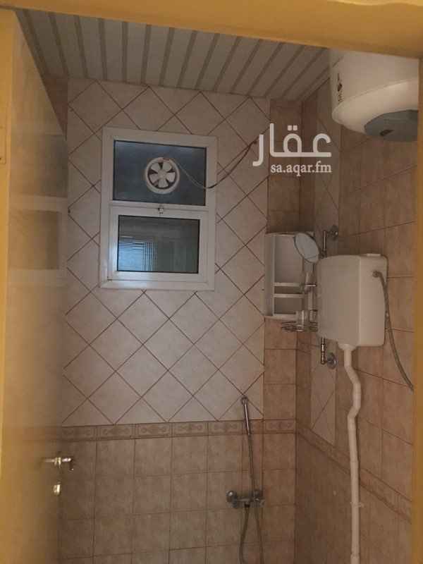 1706805 ملحق علوي كبير عدد غرف ٥ و٣ دورات مياه ومطبخ وسطح صغير. الموقع ممتاز عداد مستقل
