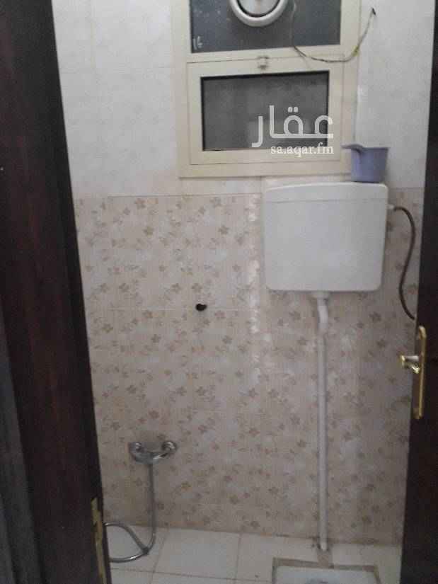 1660776 ثلاثة شقق . شقتين دور اول وواحده ملحق على السطح
كل شقة تتكون من جلس وصاله وغرفتين نوم ومطبخ
ودورتين مياه .
كل شقة لها مدخلين ....
الاجار سنوي 13 الف ريال على دفعتين ...
قابل للتفاوض ..
شرط المالك عائلة صغيرة