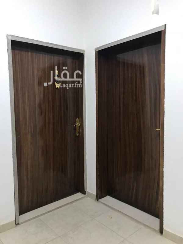 1461101 الشقة نظيفة جداً وفرصة
يفضل عائلة صغير
٤ غرف وفيها مطبخ ومكيفات راكبة والسعر قابل للتفاوض
التواصل على جوال / ٠٥٠٥٢٨٢٧٠٩
التواصل مع مالك