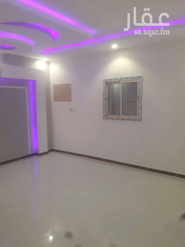 1108430 #شقه فاخره للتمليك مكونه من4 غرف وصاله ومطبخ . ٢ دورات مياه خزانات مستقله سفلي وعلوي + موقف خاص للسياره المساحه الصافيه ١٢٠ بسعر مغري جدا ٢٠٠ الف ريال
للتفاصيل اكثر/0598036276