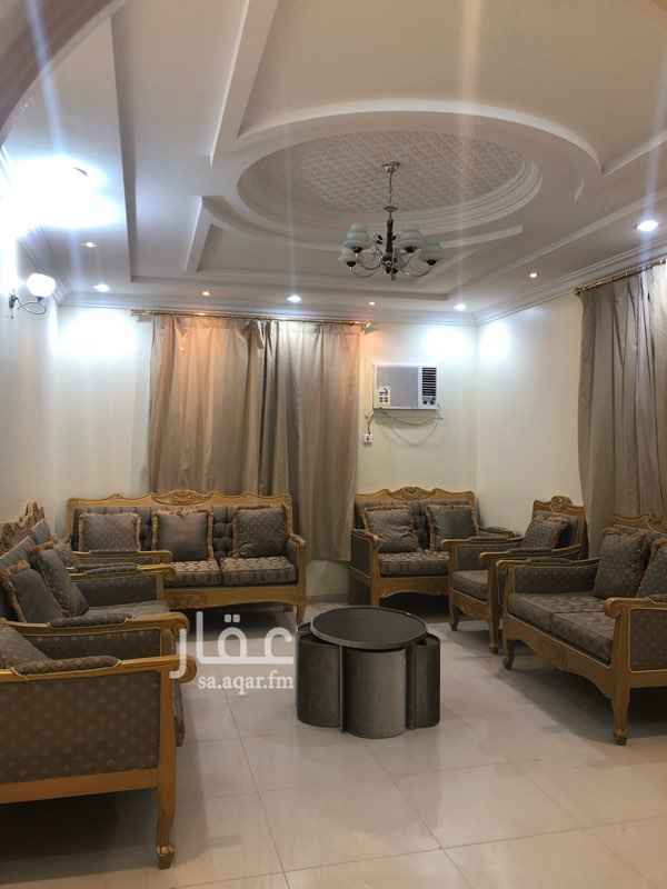 1699134 شقق متنوعه :
١- غرفتين وصاله مفروشة جديده ( الصور عن طريق المراسلة واتس اب )
٢- اربع غرف وصاله دورتين مياه وحوش ومدخل خاص ومستودع
شبه جديده المكيفات جديده عدد اربع مكيفات