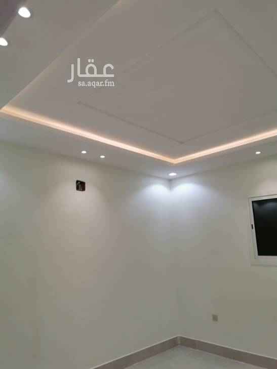 1551835 يوجد شقتين للايجار مكونه من ٣ غرف وصاله و دورتين مياه ومطبخ و مدد مكيفات اسبليت
يوجد غرفة سائق للايجار و موجد فيه مركب اسبليت راكب واجرها في السنه ٨٠٠٠ ريال وانا اتحمل الكهرب المويه عن المستأجر