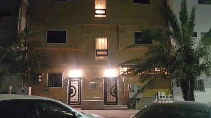 1630091 شقة مميزة مصممة للسكن الخاص لمالكها سابقا
وتتميز بمدخلها الخاص من الخارج لشقتين فقط حيث أن في كل دور شقة واحدة فقط .
مميزات ومرافق الشقة :
١_ مجلس ودورة مياه ( مدخل منفصل )
٢- صالة واسعة ولها مدخل منفصل عن المجلس
٣- عدد غرف النوم : ٢
٤- دورة مياه داخلية للغرف والصالة
٥- مطبخ
٦- غرفة غسيل بالسطح المجاور مع مكان لنشر الملابس
٧- نظام المكيفات للمجلس والصالة : اسبلت
٨- نظام المكيفات لغرف النوم: شباك عادي
