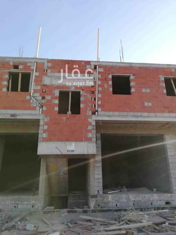 1688483 4محلات تحت الإنشاء. للإيجار مع بدروم
البدروم مساحته400
كل محل مليس ومؤسس كهرباء وتكييف امام ملعب الحمراء مباشرةً
كل محل مطلوب ١٢٠٠٠ قابل للتفاوض