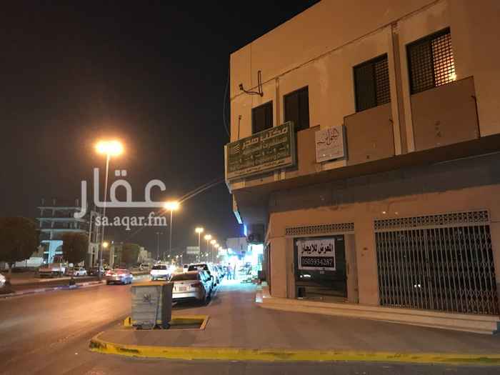 851003 معرض تجاري على واجهتين شمالية غربية على شارع الرياض بمساحة 485 متر مربع، يوجد باب خلفي ومساحة للتخزين بالإضافة إلى دورة مياه.
العمارة على شارع ٣٠ م وسيكون الشارع ٦٠ م بعد القص والتوسعة (جاري العمل وسيكتمل قريبا)، العمارة تحوي مكاتب محاماة ومكتب هندسي.
السعر 100 ألف في السنة والدفع كل ستة أشهر.