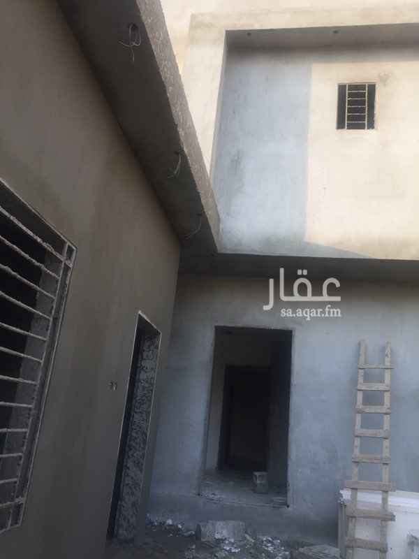 1438318 فلة دبلكس درج صالة في حي المزيني تحت الانشاء