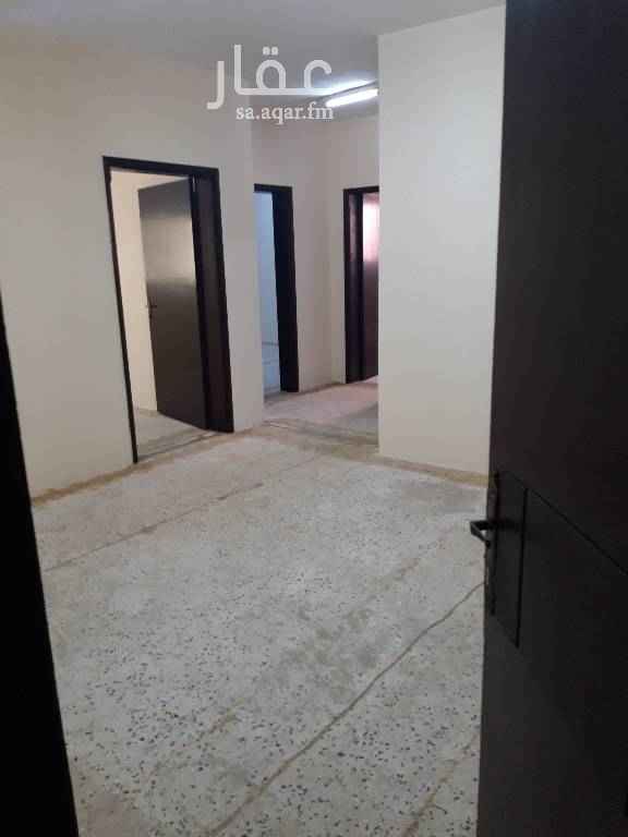 1598756 Family Flats for rent
Three rooms
Kitchen
Two bathrooms
Two access
Asking SAR 1,500 per month.
Newly refurbished.