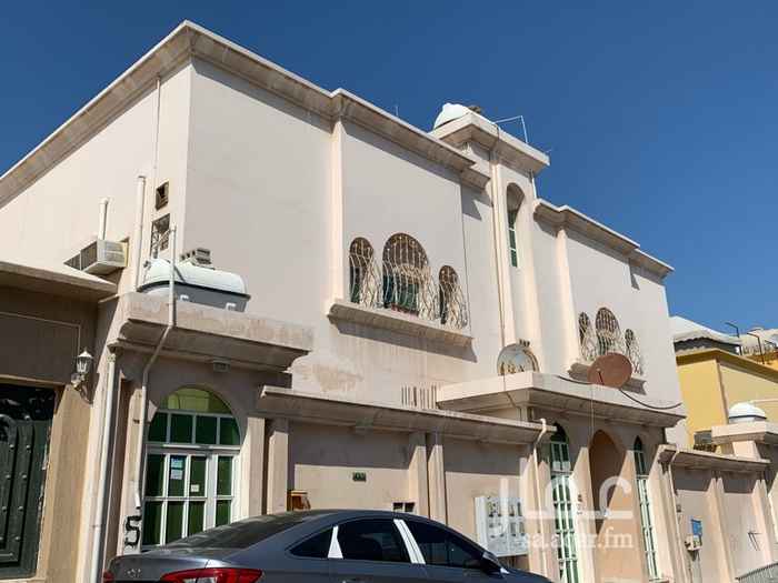 1397540 العمارة مكونة من ٤ شقق
ثنتين ارضية وثنتين علوية
وتتكون الشقة الوحدة من
مدخلين
ثلاث غرف نوم
وثلاث دورات مياه اعزكم الله
ومجلس رجال
وصاله حريم
ومقلط
ومطبخ
