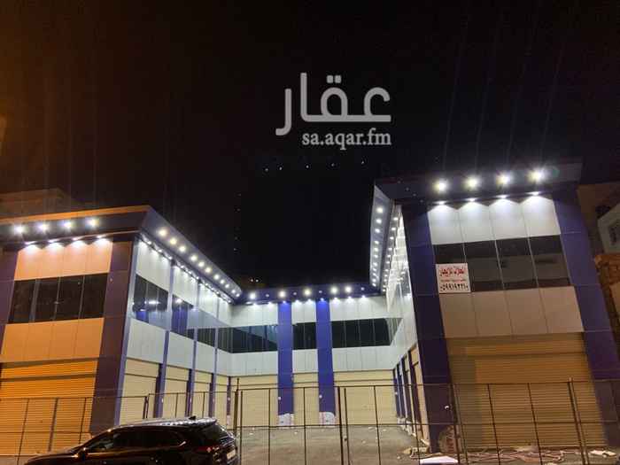 1631831 مجمع محلات تجارية يوجد مجال لي تفاوض وي محل رقم 5
وي محل رقم 7 مساحته 40 والايجار المحل الواحد 40 الف