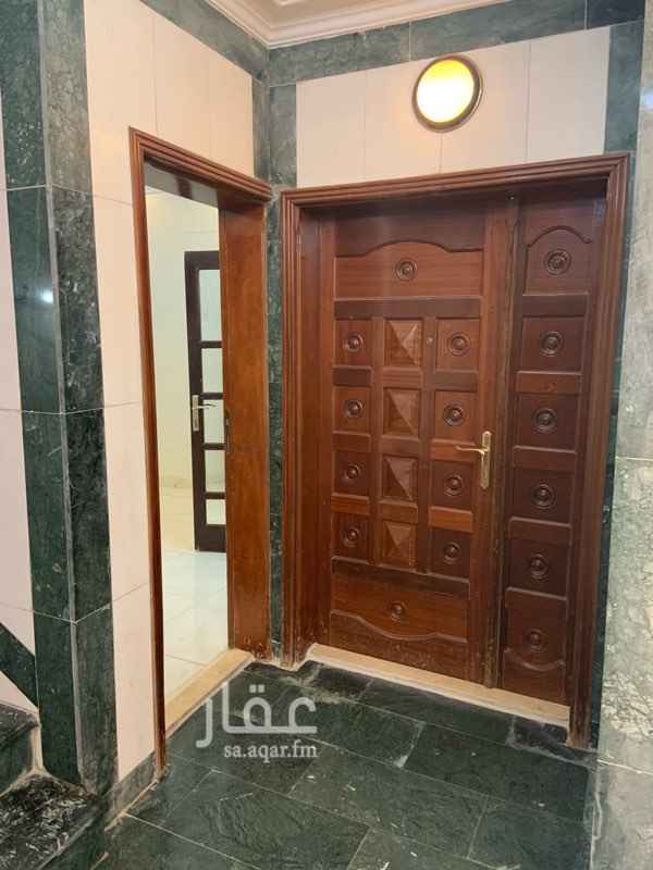1635746 شقة من ٥ غرفه وحمامين وي مستودع